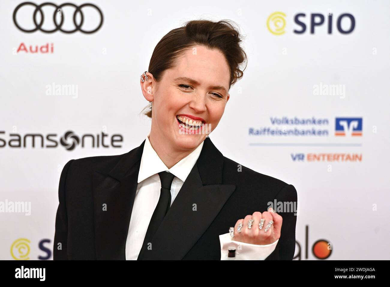 Emily Cox Schauspielerin, Einzelbild,angeschnittenes Einzelmotiv,Portraet,Porträt,Porträt. 48.Deutscher Filmball, Roter Teppich, Roter Teppich, am 20.01.2024 im H o t e l B a y e r i s c h e r H o f, M u e n c h e n. Sven Simon Fotoagentur GmbH & Co. Pressefoto KG Prinzess-Luise-Str.. 41 45479 M u e l h e i m / R u h r Tel. 0208/9413250 Fax. 0208/9413260 GLS Bank BLZ 430 609 67 Kto. 4030 025 100 IBAN DE75 4306 0967 4030 0251 00 BIC GENODEM1GLS www.svensimon.net *** Emily Cox Schauspielerin , Einzelbild,zugeschnittenes Einzelmotiv,Porträt,Porträt,Porträt,Porträt 48 Deutscher Filmball, Roter Teppich,Roter Teppich,auf 20 01 Stockfoto