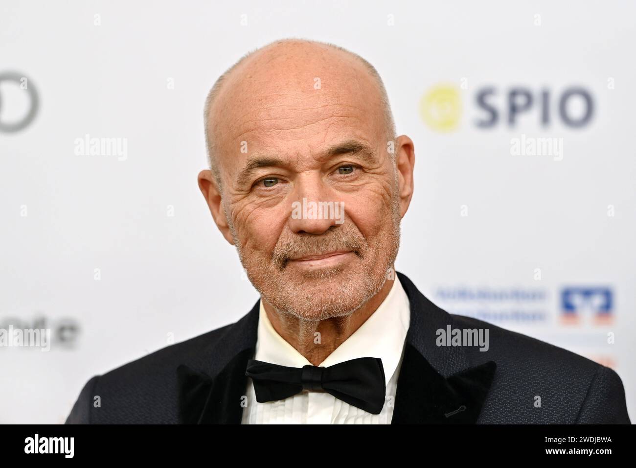 Heiner LAUTERBACH Schauspieler, Einzelbild,angeschnittenes Einzelmotiv,Portraet,Porträt,Porträt. 48.Deutscher Filmball, Roter Teppich, Roter Teppich, am 20.01.2024 im H o t e l B a y e r i s c h e r H o f, M u e n c h e n. Sven Simon Fotoagentur GmbH & Co. Pressefoto KG Prinzess-Luise-Str.. 41 45479 M u e l h e i m / R u h r Tel. 0208/9413250 Fax. 0208/9413260 GLS Bank BLZ 430 609 67 Kto. 4030 025 100 IBAN DE75 4306 0967 4030 0251 00 BIC GENODEM1GLS www.svensimon.net *** Heiner LAUTERBACH Schauspieler , Einzelbild,zugeschnittenes Einzelmotiv,Porträt,Porträt,Porträt,Porträt 48 Deutscher Filmball, Roter Teppich, Roter Karpfen Stockfoto