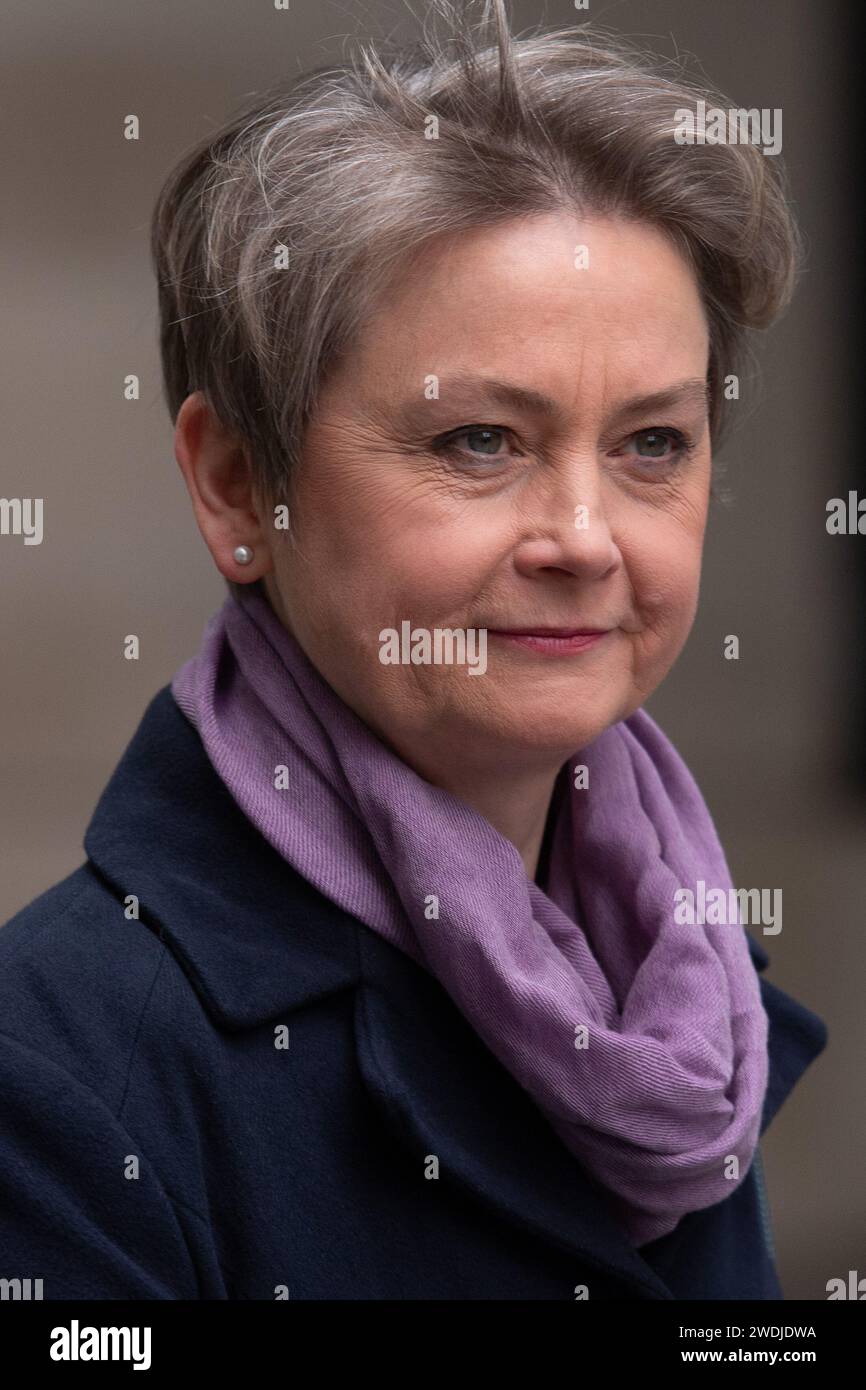 London, Großbritannien. Januar 2024. Yvette Cooper, Shadow Secretary of State for the Home Department, wird im BBC Broadcasting House interviewt, wo sie am Sonntag mit Laura Kuenssberg zu Gast war. Quelle: Justin Ng/Alamy Live News Stockfoto