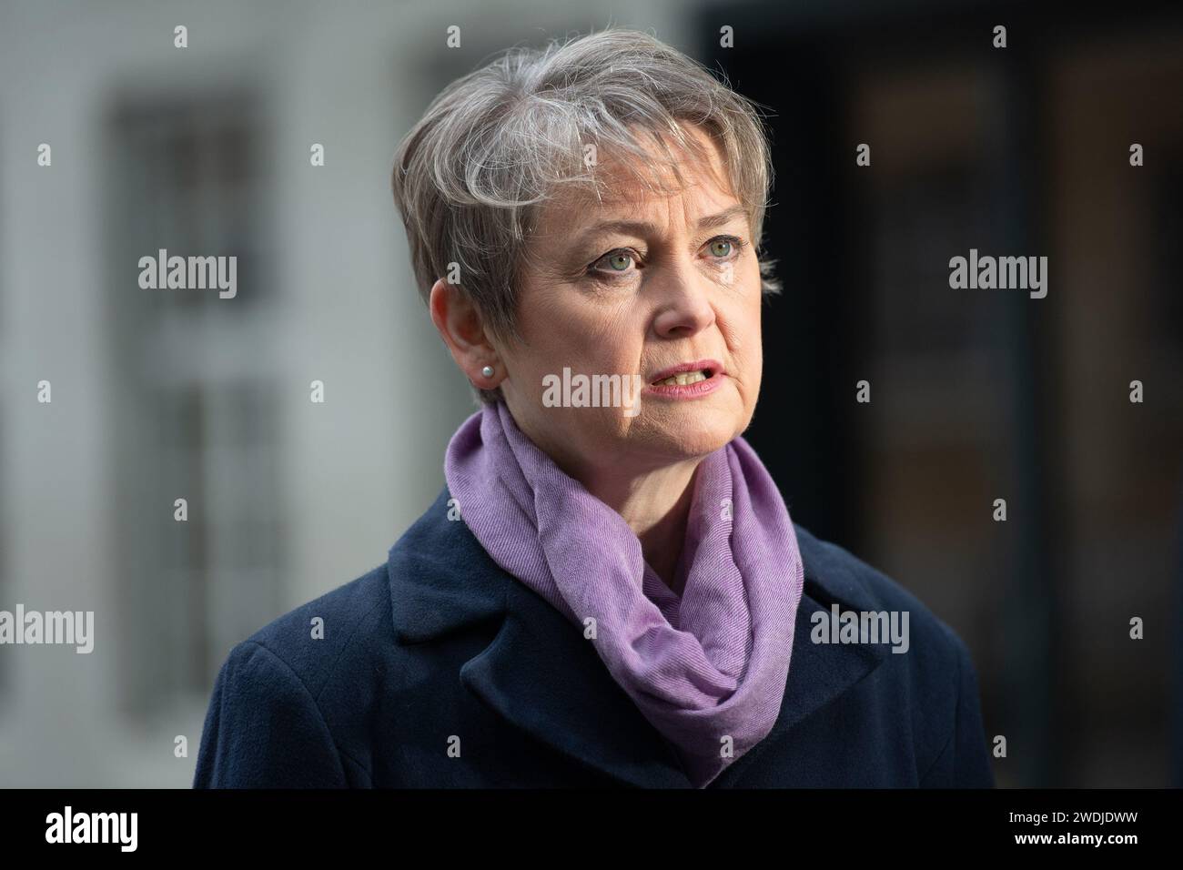 London, Großbritannien. Januar 2024. Yvette Cooper, Shadow Secretary of State for the Home Department, wird im BBC Broadcasting House interviewt, wo sie am Sonntag mit Laura Kuenssberg zu Gast war. Quelle: Justin Ng/Alamy Live News Stockfoto