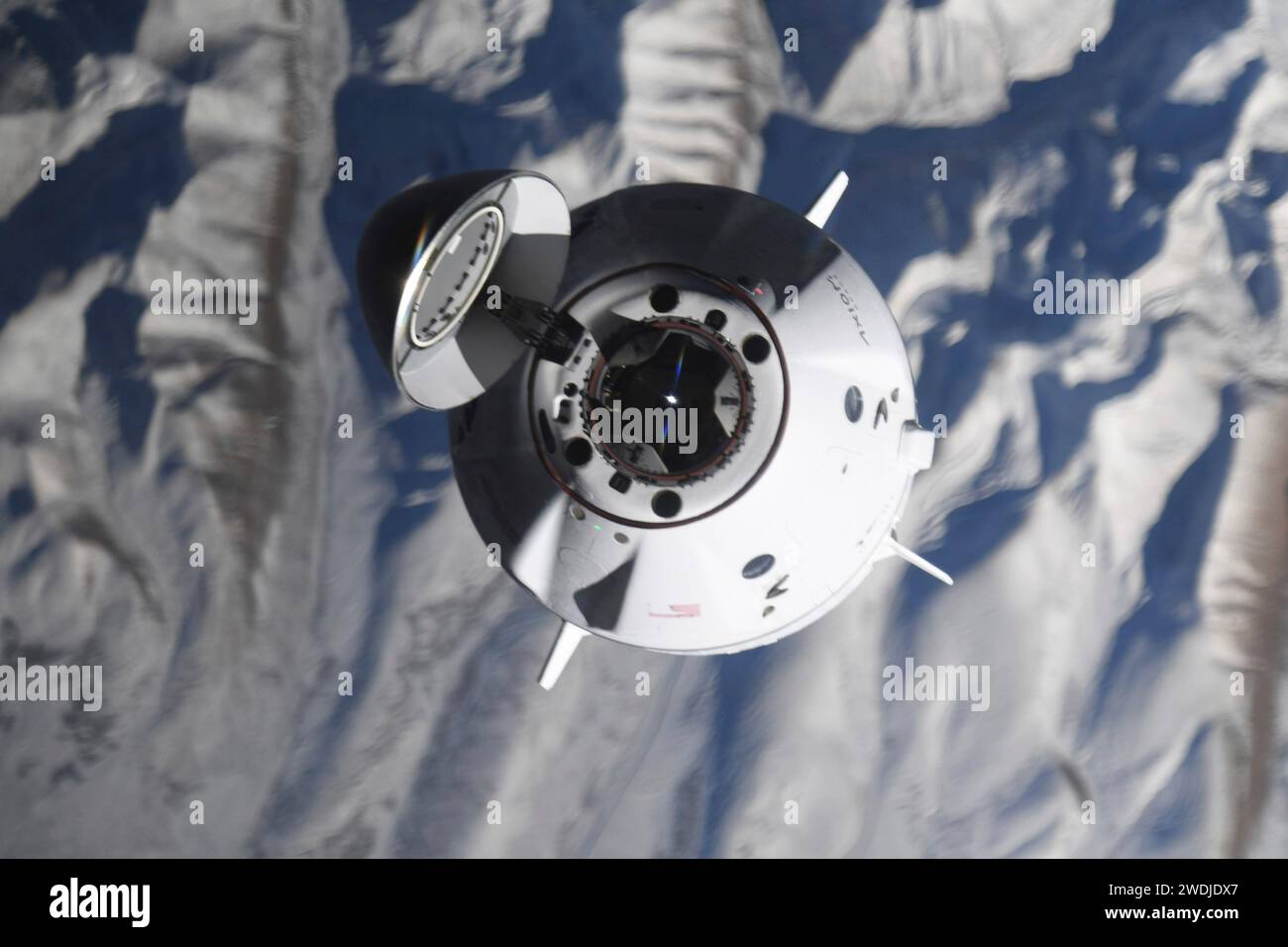 Internationale Raumstation, Erdumlaufbahn. Januar 2024. Internationale Raumstation, ERDUMLAUFBAHN. Januar 2024. Die bemannte SpaceX Dragon Raumsonde mit den Astronauten der Axiom Mission 3 nähert sich der Internationalen Raumstation, um am 20. Januar 2024 in der Erdumlaufbahn an das Harmony-Modul anzudocken. Die AX-3-Mission ist die erste europäische kommerzielle Astronautenmission zur Internationalen Raumstation. Quelle: Jasmin Moghbeli/NASA/Alamy Live News Stockfoto