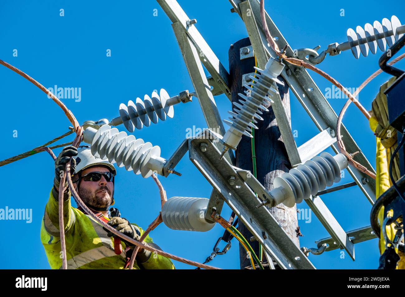 Installation von Stromleitungen Stockfoto