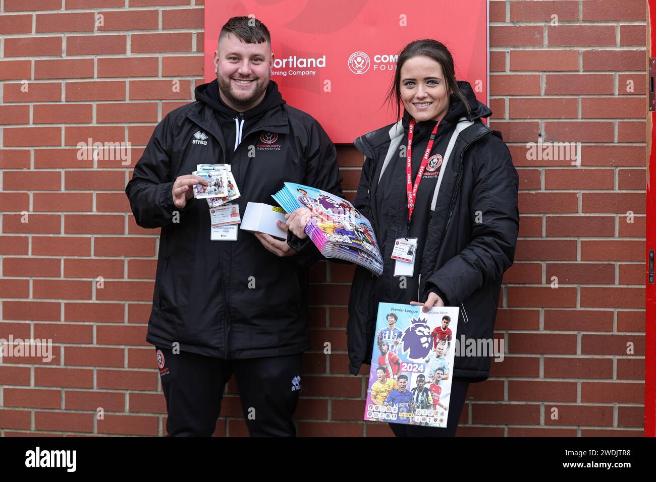Sheffield, Großbritannien. Januar 2024. Offizielles Aufkleberalbum der Premier League zum Verkauf außerhalb der Bramall Lane während des Premier League-Spiels Sheffield United gegen West Ham United in Bramall Lane, Sheffield, Vereinigtes Königreich, 21. Januar 2024 (Foto: Mark Cosgrove/News Images) in Sheffield, Vereinigtes Königreich am 21. Januar 2024. (Foto: Mark Cosgrove/News Images/SIPA USA) Credit: SIPA USA/Alamy Live News Stockfoto