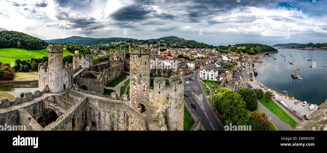 Conwy Castle Mit City Und River Conwy In Nordwales, Großbritannien Stockfoto