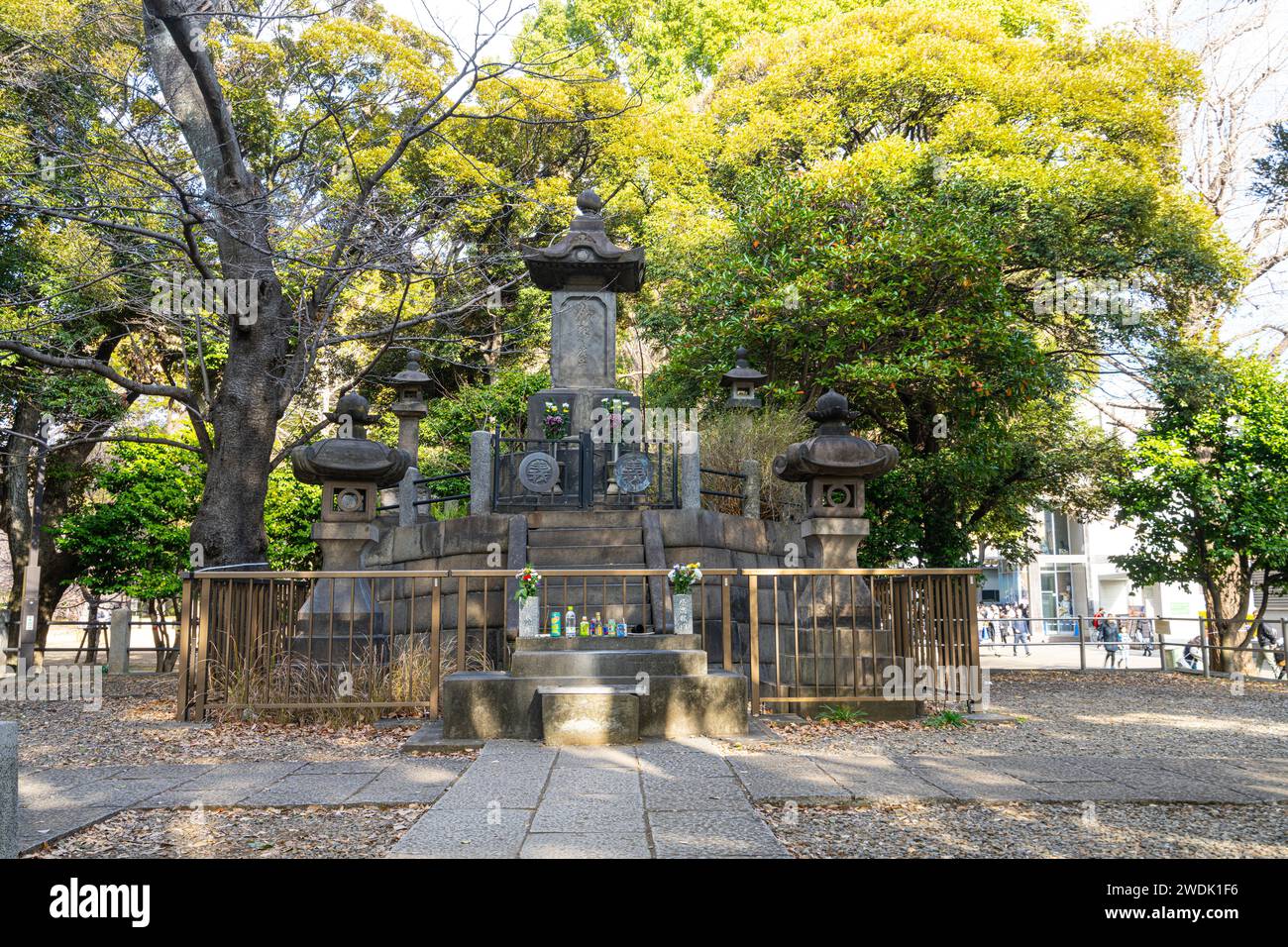 Tokio, Japan. Januar 2024. Bestattungsdenkmal für den Shogitai im Ueno Park im Stadtzentrum. Die Shogitai waren eine Elite-Samurai-Schock-Infanterie-Forma Stockfoto