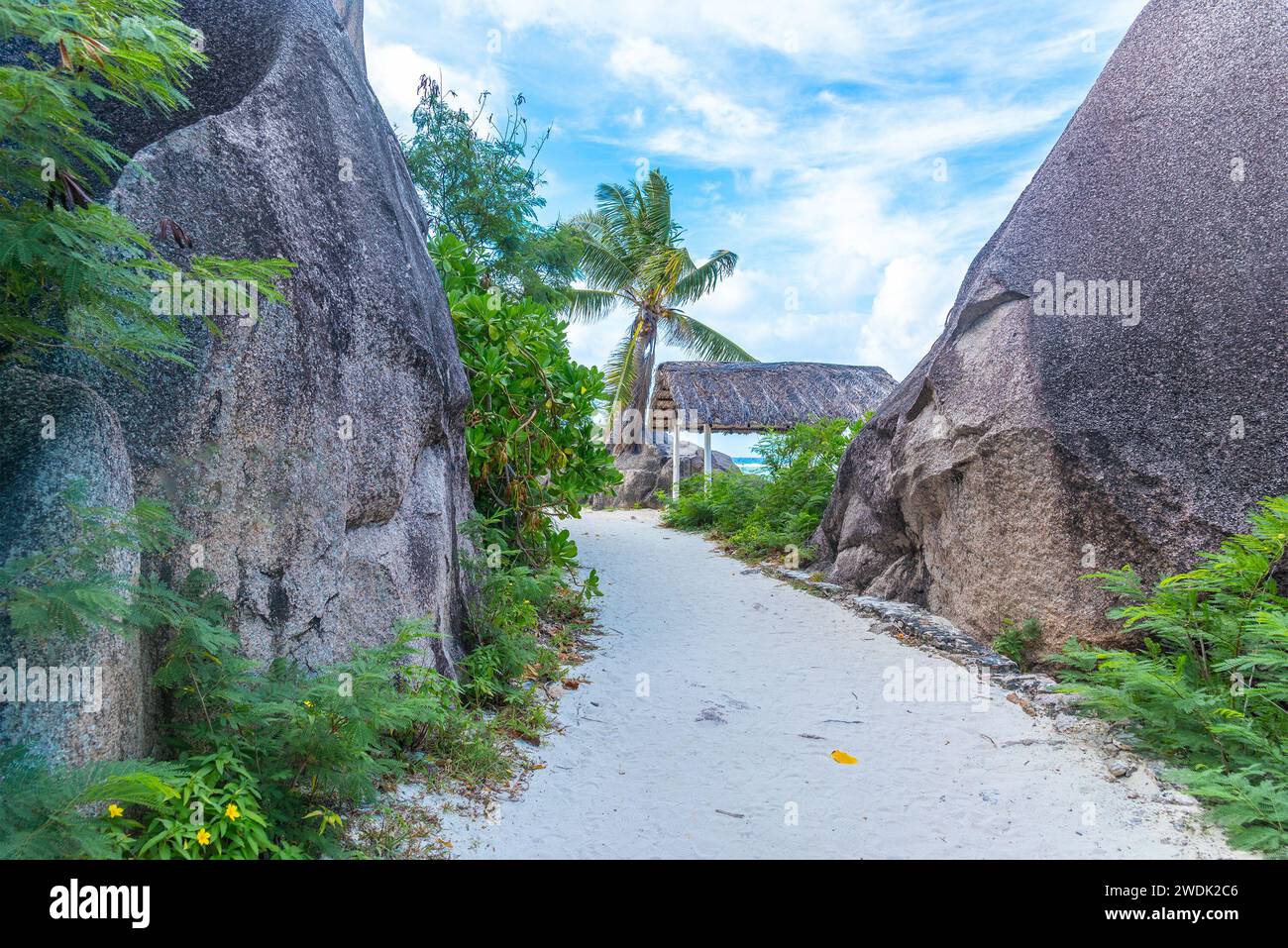 Pfad zum Strand in Anse Source d'Argent. La Digue, Seychellen Stockfoto