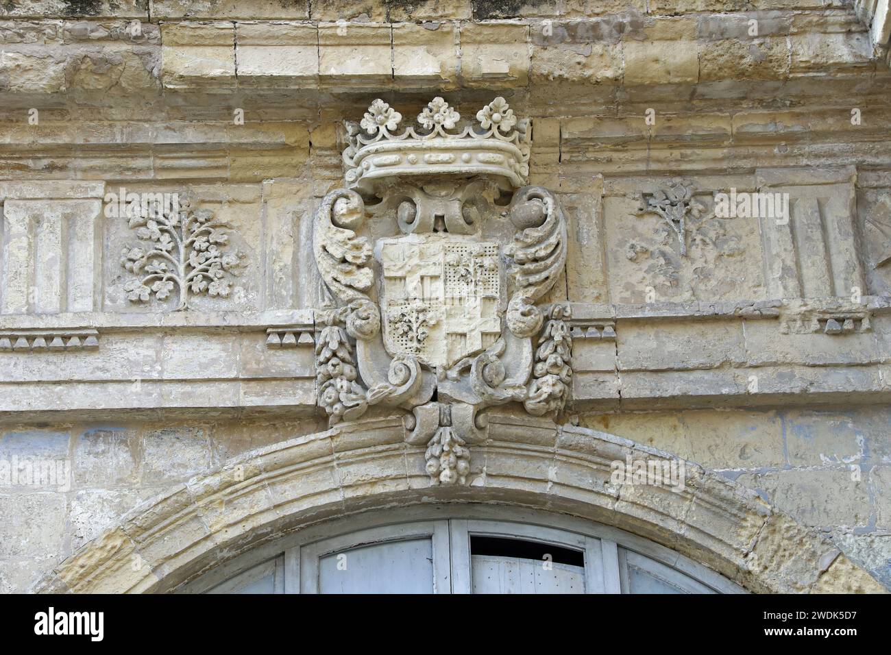 Mittelalterliches Wappen des Johanniterordens an der Porta del Monte in Valletta Stockfoto