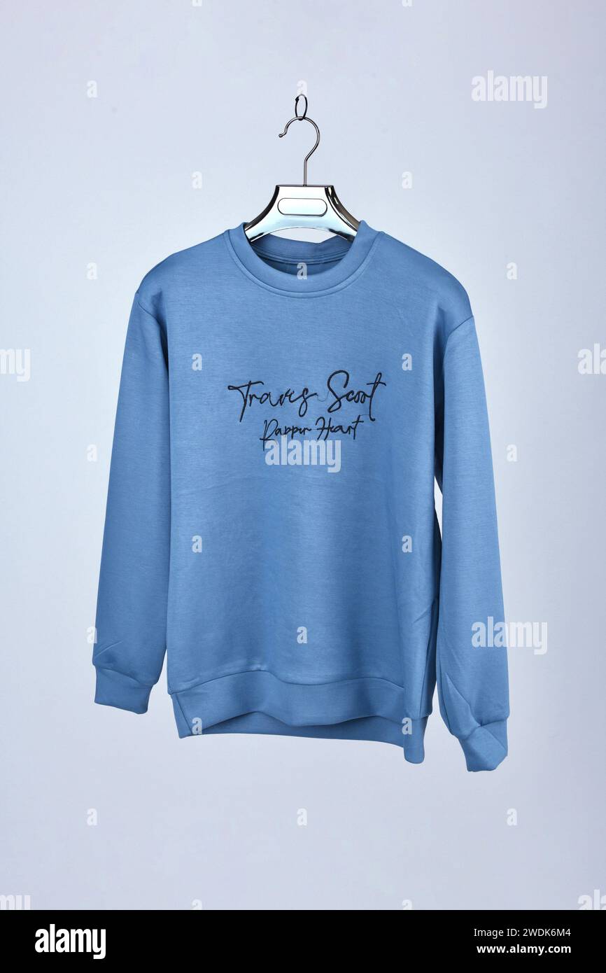 Hellblaues Ganzarm-T-Shirt-Template und Mockups Stockfoto