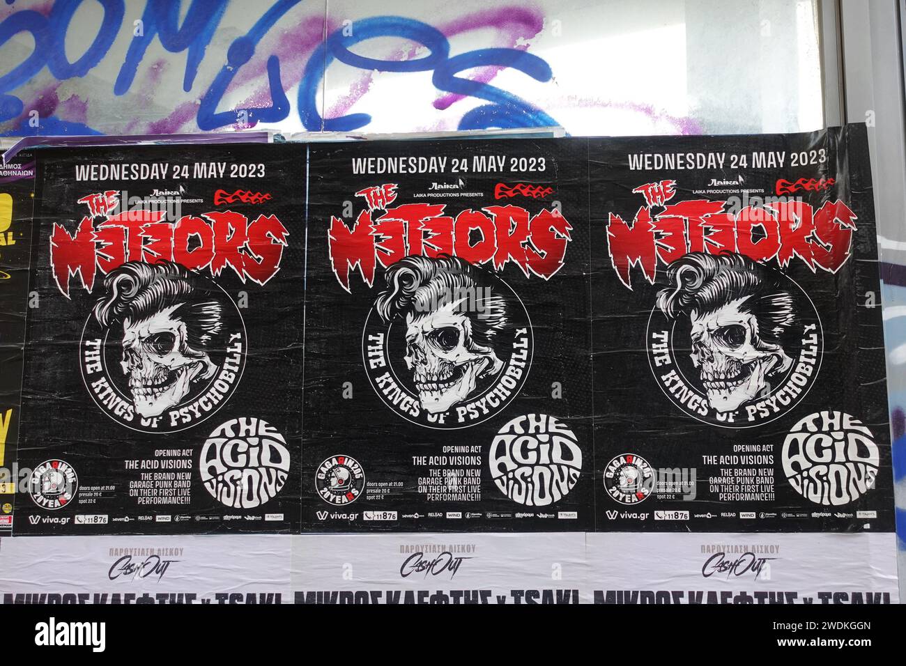 Athen, Griechenland - 18. Mai 2023: Die Meteors und Acid Visions Rockmusik-Konzertplakate an der Stadtmauer. Stockfoto