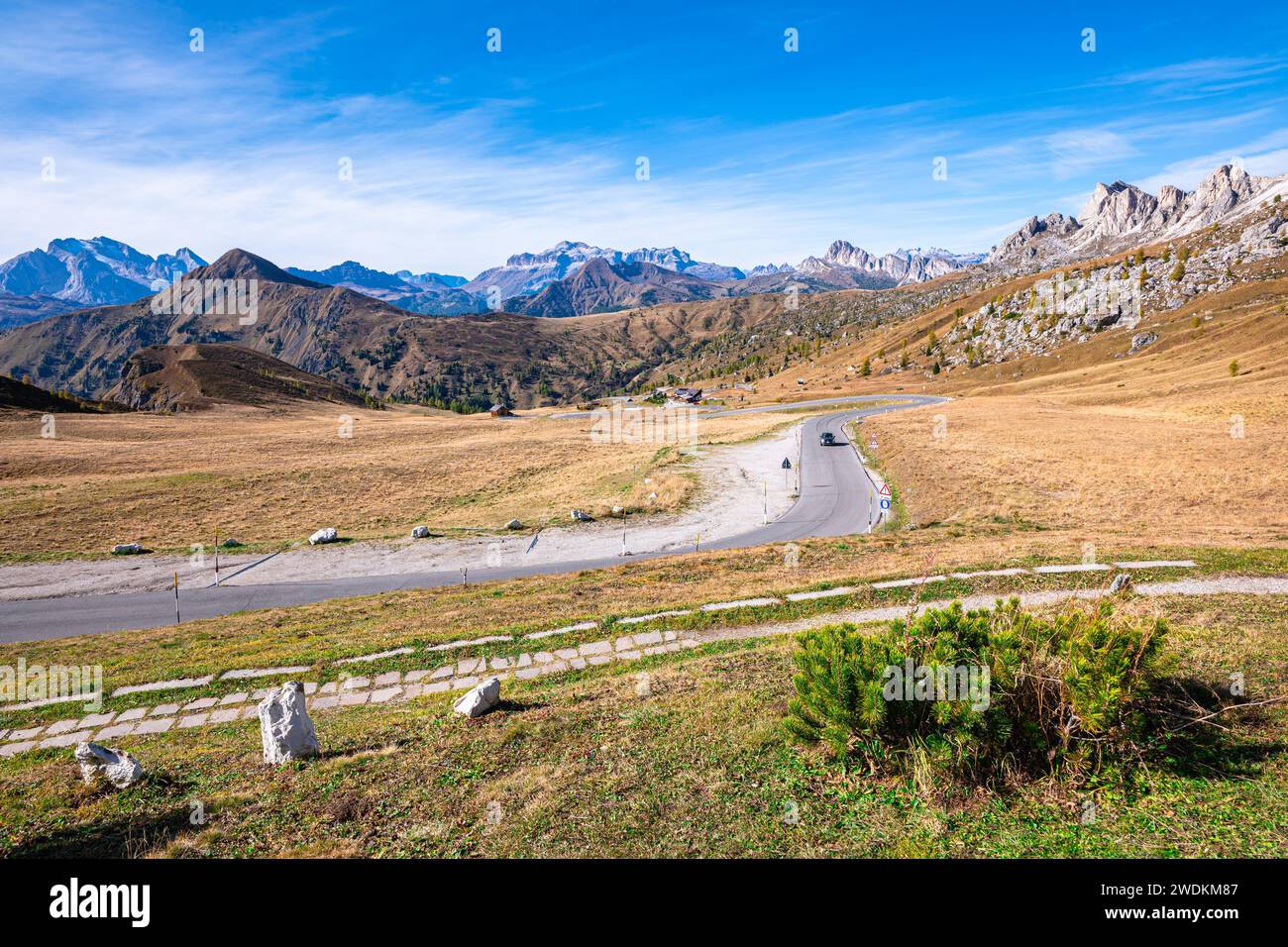 Malerischer Blick auf eine wunderschöne Berglandschaft vom Passo Giau in den Dolomiten, Italien. Stockfoto