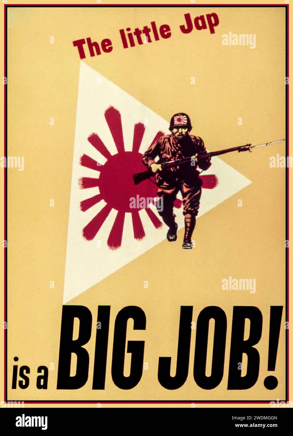 2. Weltkrieg 1940er, Propaganda-Poster „der kleine Jap ist ein GROSSER JOB“ zeigt einen rassischen Stereotype japanischen Soldaten mit aufsteigender Sonnenfahne dahinter, der zur Kamera marschiert USA Amerika 2. Weltkrieg 2. Weltkrieg Pazifik Krieg mit Japan Stockfoto