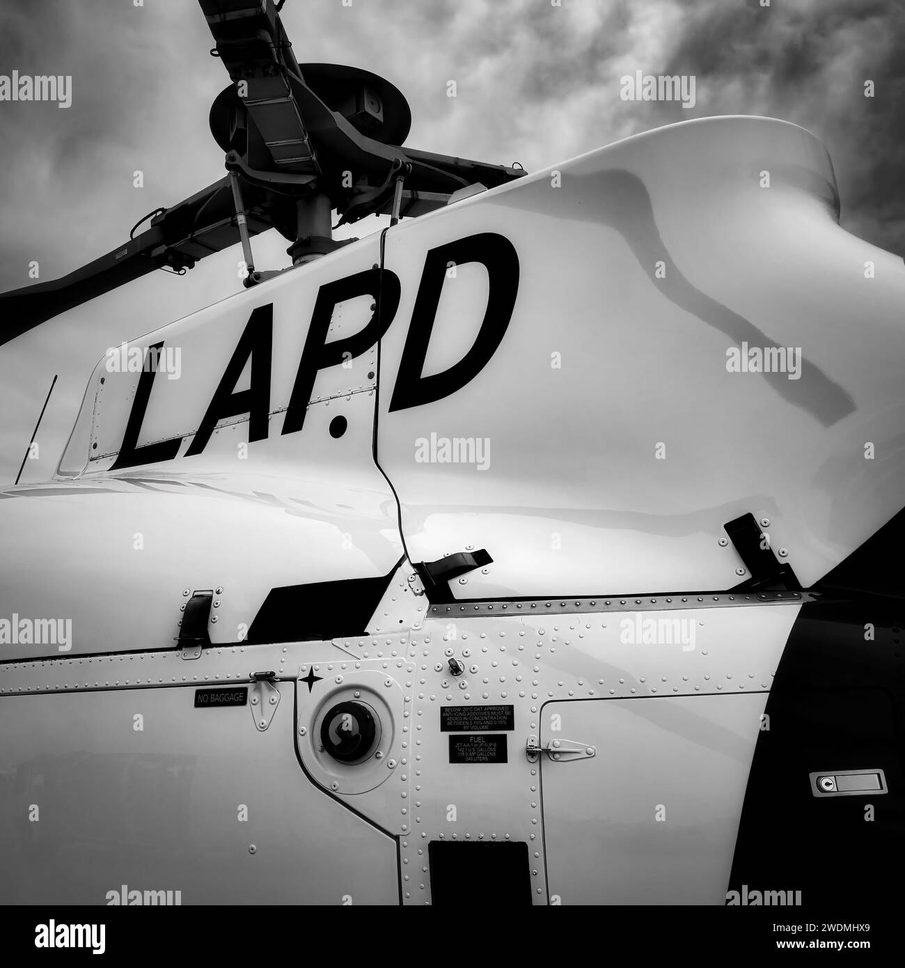 Ein Hubschrauber des Los Angeles Police Department auf der amerikanischen Airshow 2023 in Miramar, Kalifornien. Stockfoto