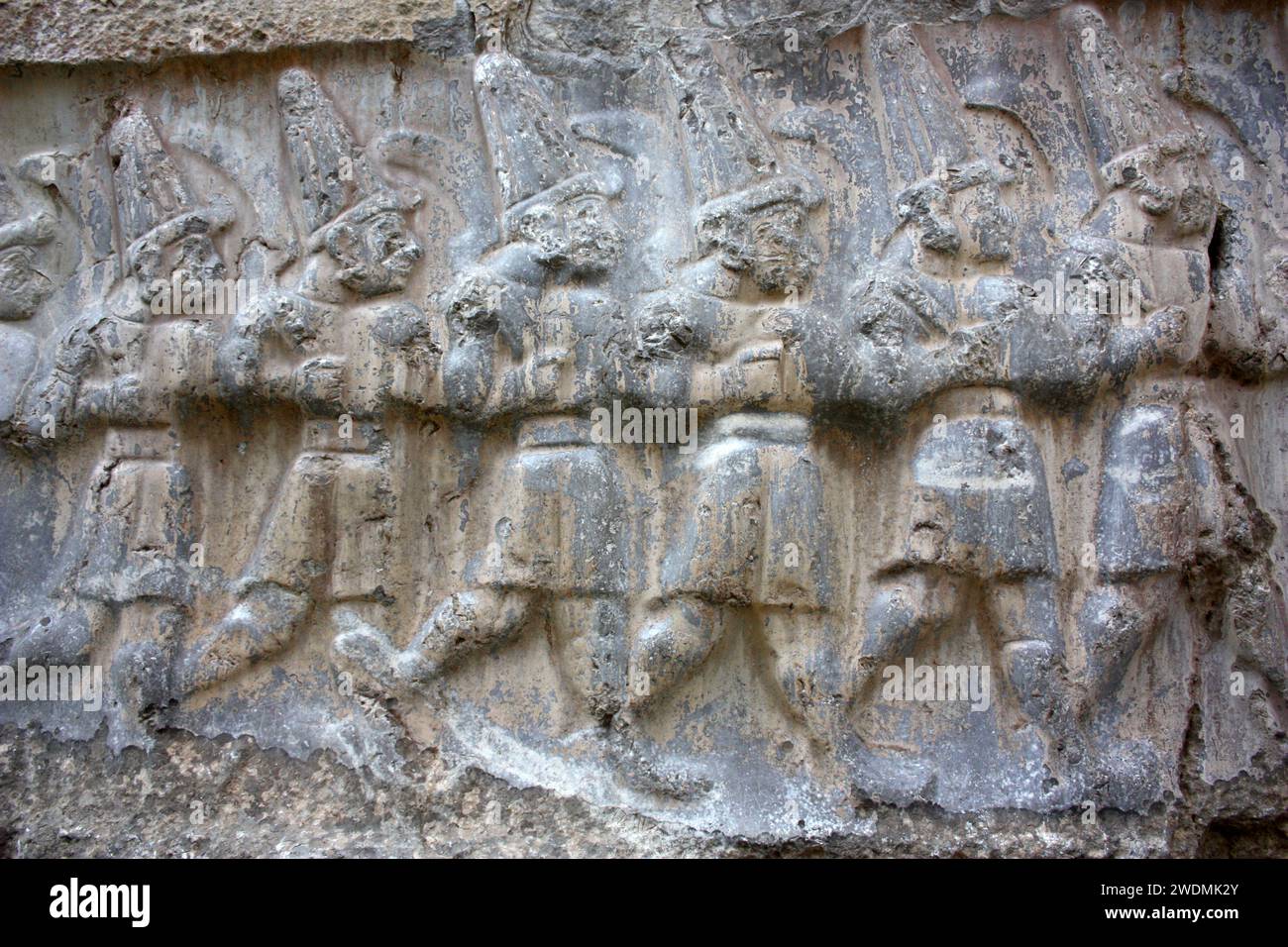 Yazılıkaya Felsentempel, Reliefgravierung auf der Felsoberfläche - zwölf Unterwelt Godsa - Heiligtum in der Nähe der hethitischen Hauptstadt Hattusa, Türkiye Stockfoto