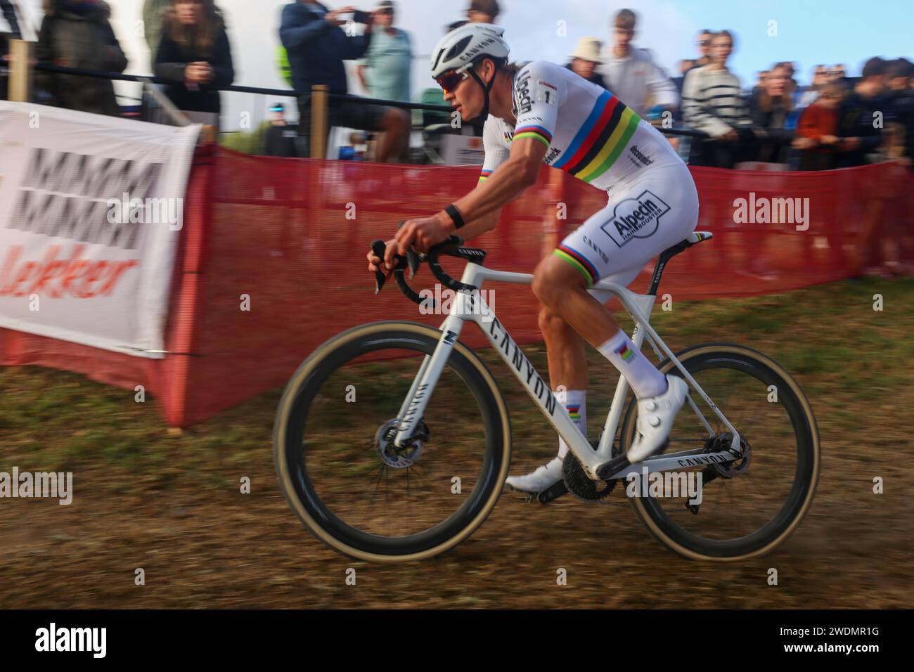 Benidorm, Spanien, 21. Januar 2024: Die Radfahrerin von Alpecin-Deceuninck, Mathieu Van der Poel (1) während des Women's Elite Tests der UCI Cyclo-Cross World Cup 2024, am 21. Januar 2024 im Foietes Park in Benidorm, Spanien. Quelle: Alberto Brevers / Alamy Live News. Stockfoto