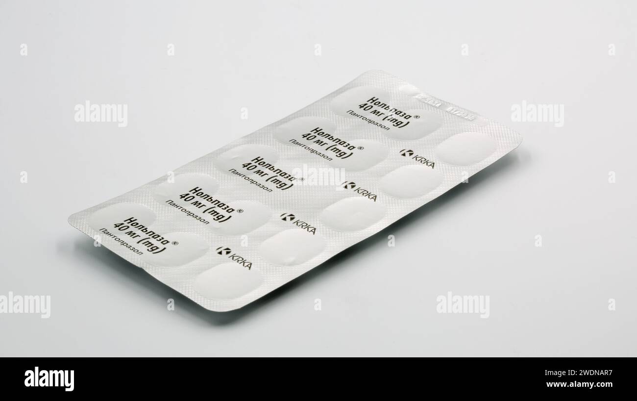 Kiew, Ukraine - 24. Oktober 2023: Nolpaza Pantoprazol by KRKA Tabletten Blisterpackung gegen weiß. Es wird hauptsächlich zur Behandlung von Gastroösophag angewendet Stockfoto