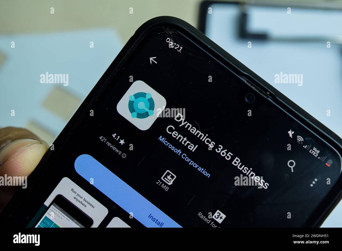 Dynamics 365 Business Central-Anwendung auf dem Smartphone-Bildschirm. Dynamic 365 ist ein kostenloser Webbrowser, der von der Microsoft Corporation entwickelt wurde. Bekasi, Indo Stockfoto