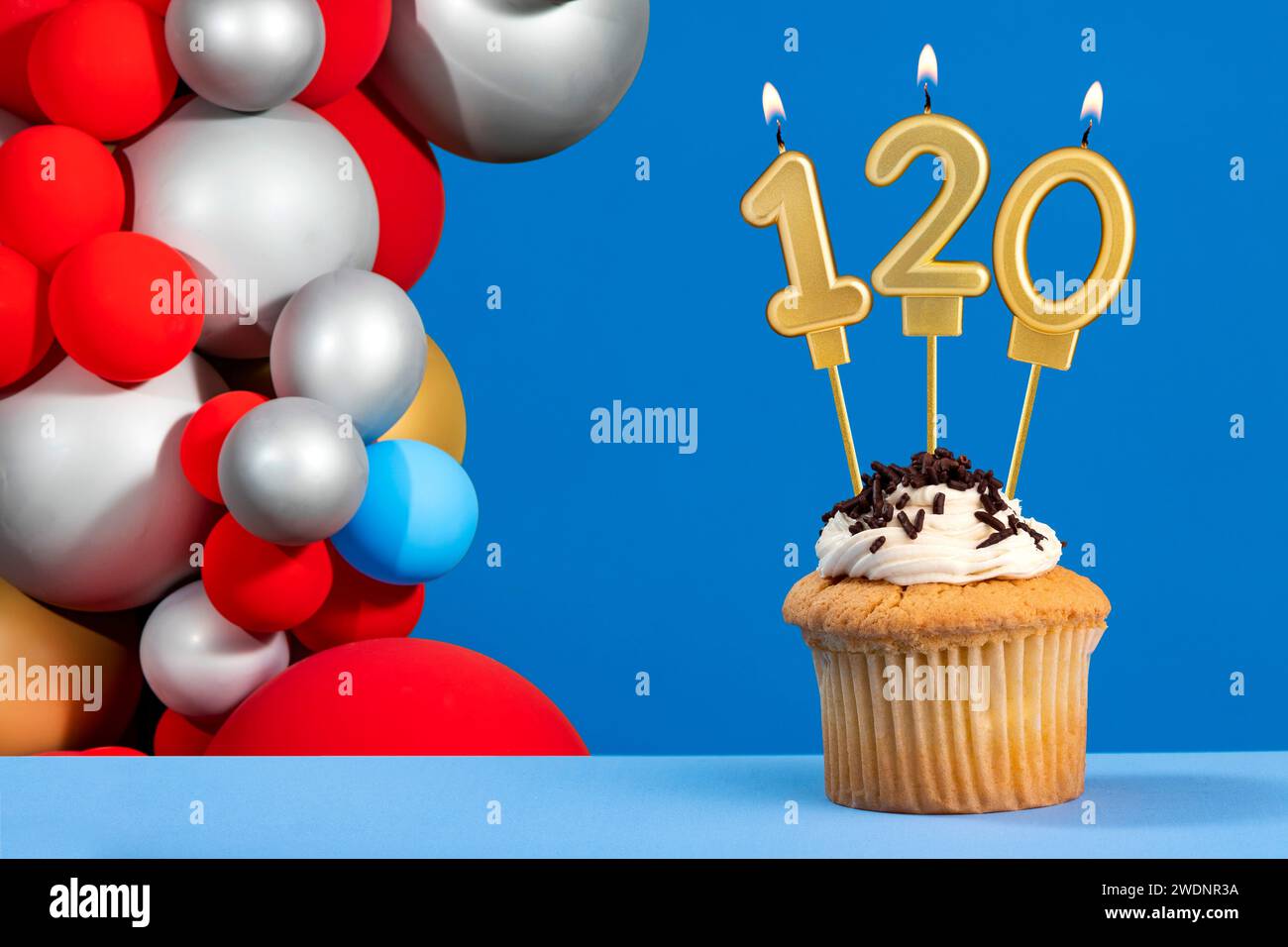 Geburtstagskarte mit Ballons - Kerzennummer 120 Stockfoto