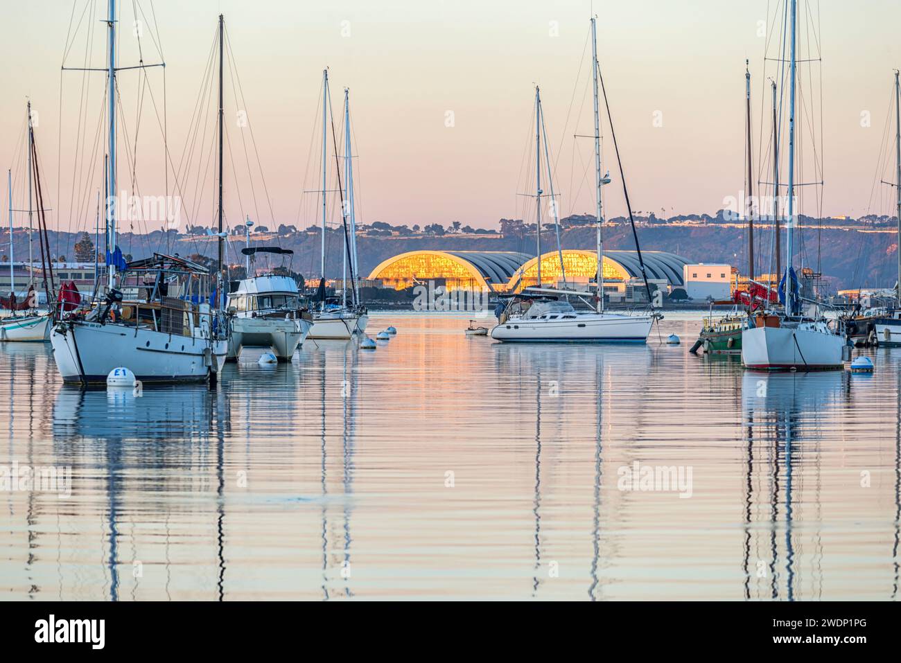 Sonnenaufgang im Hafen von San Diego. San Diego, Kalifornien, USA. Stockfoto
