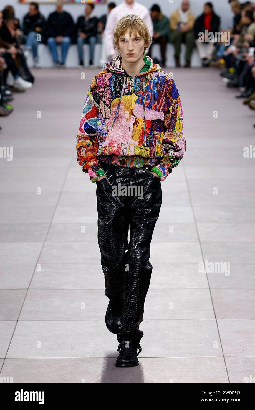Paris, Frankreich. Januar 2024. LOEWE Herbst/Winter 20242025 Runway