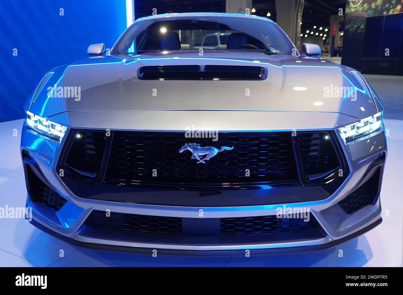 Philadelphia, Pennsylvania, USA - 14. Januar 2024 - Vorderansicht der silbernen Farbe des neuen Ford Mustang GT 2024 Stockfoto