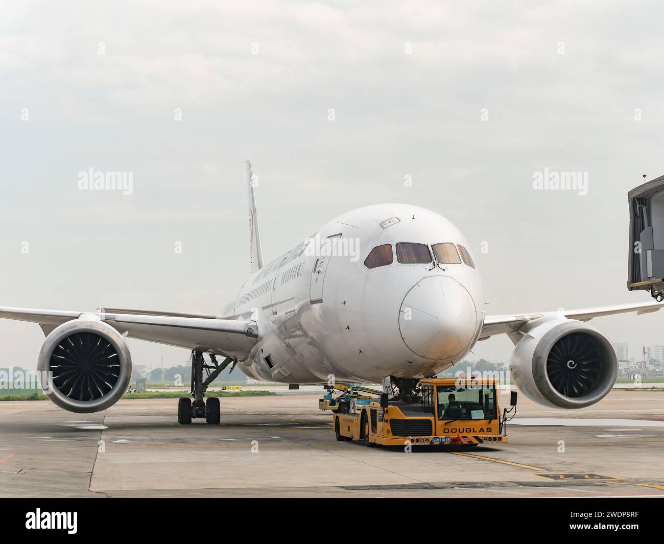 Ho-Chi-Minh-Stadt, Vietnam - 19. Mai 2018: Japan Airlines Boeing 787-8 Dreamliner bereitet sich auf den Abflug am Tan Son Nhat International Airport in Ho C vor Stockfoto