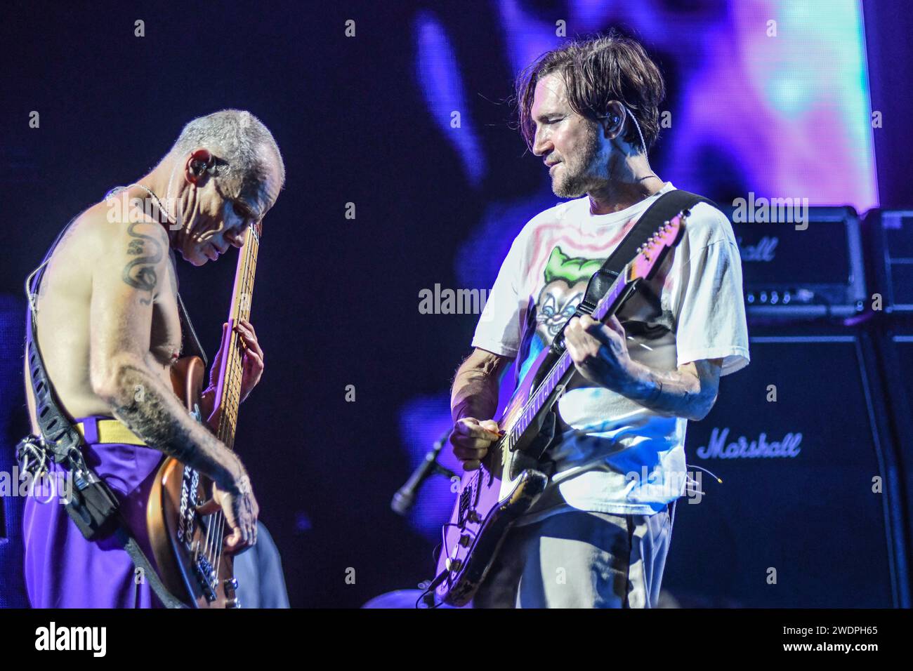 John Frusciante (Gitarre), Flea (Bass). Rote, Heiße Chili-Paprika. Lebt in Buenos Aires, Argentinien Stockfoto