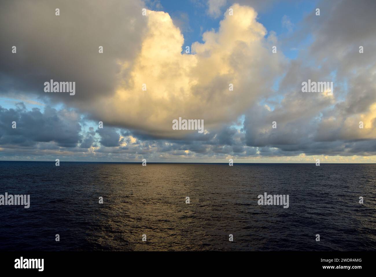 Südatlantik, Wolken, Reflexionen Stockfoto