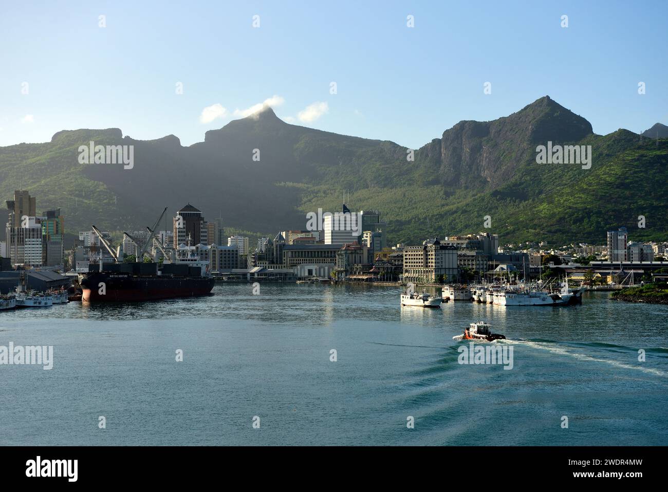 Hafen, Schiffe, Berge, Indischer Ozean, Port Louis, Hauptstadt Maurtitius Stockfoto