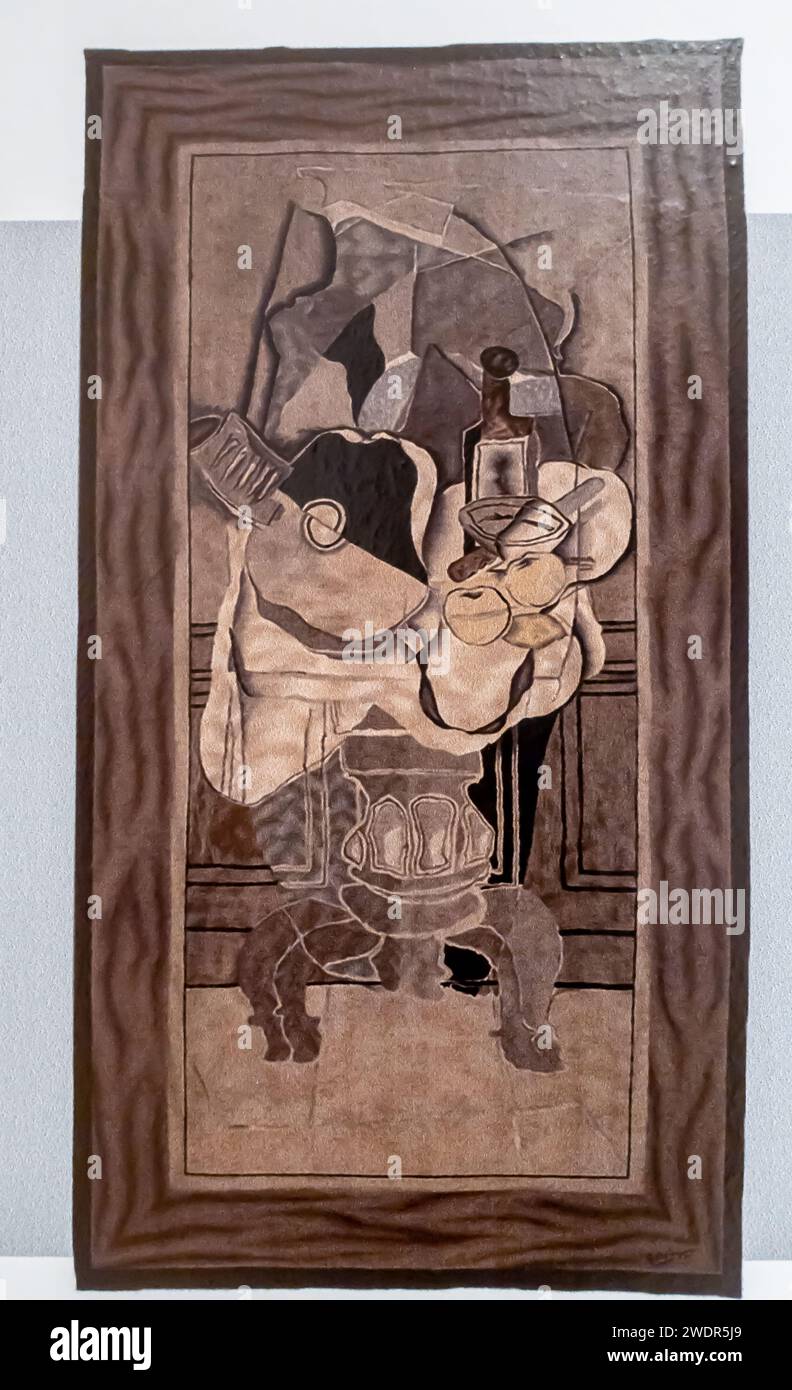 Ein Remake des Gemäldes von Georges Braque „Stillleben mit einer Gitarre“ aus der Manufaktur d'Aubusson. Wolle, gewebt Stockfoto
