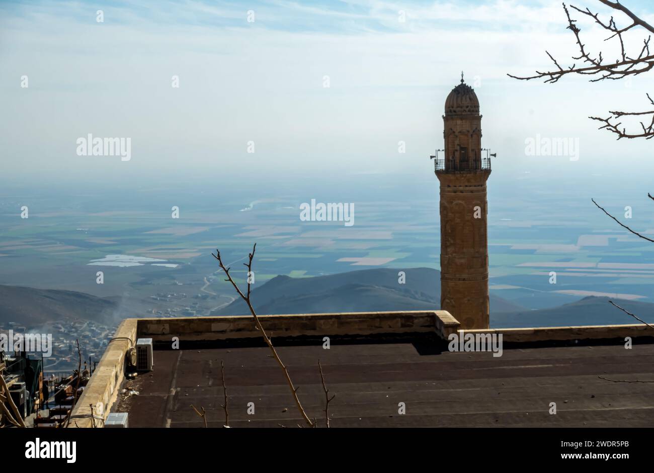 Die große Moschee (Ulu Camii) stammt aus dem 12. Jahrhundert. Große Moschee Mardin Minarett, Türkei Stockfoto