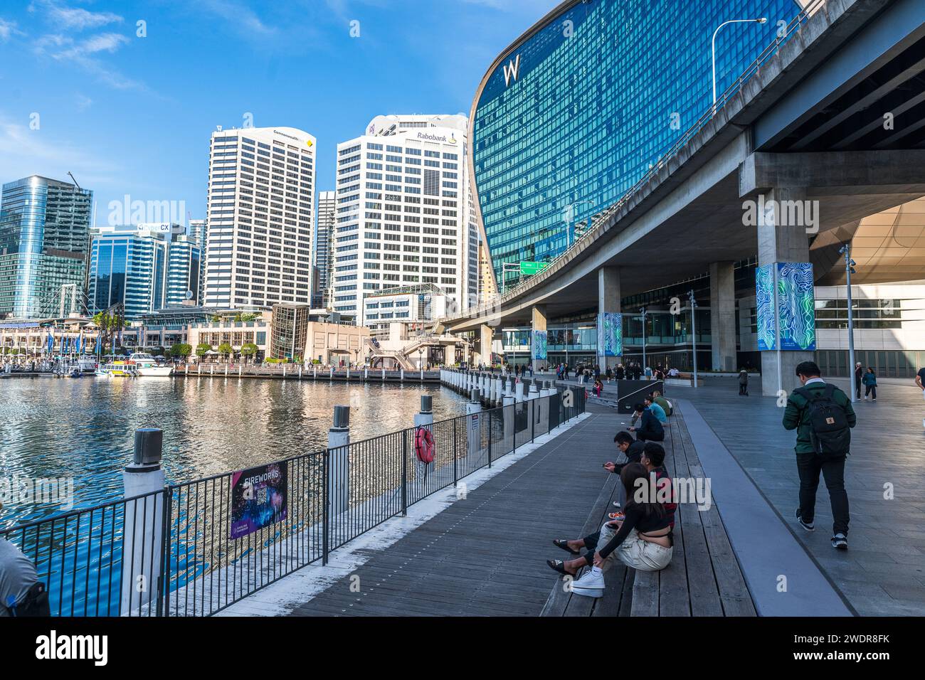 Darling Harbour: Sydneys lebhaftes Viertel mit IMAX Stockfoto