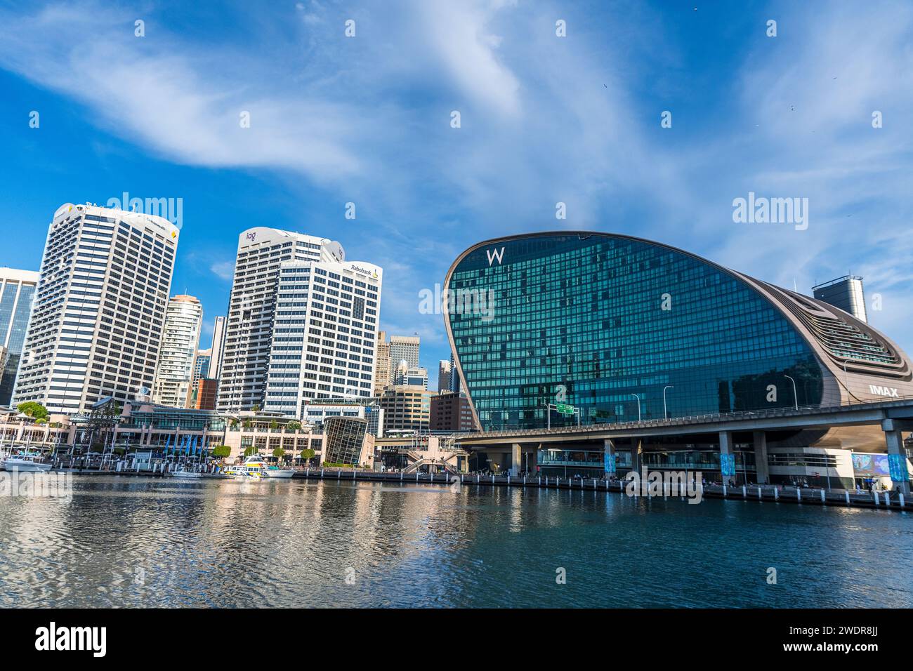 Darling Harbour: Sydneys lebhaftes Viertel mit IMAX Stockfoto