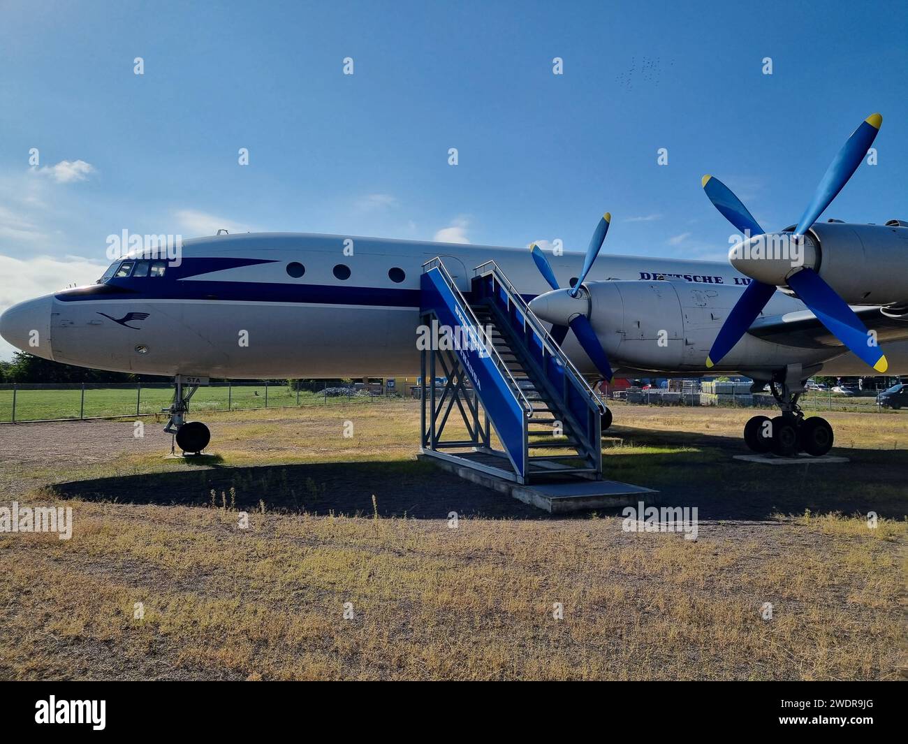 Oldtimer Il-18 Passagierflugzeug am Flughafen Leipzig. 14. September 2023 Leipzig Deutschland Stockfoto