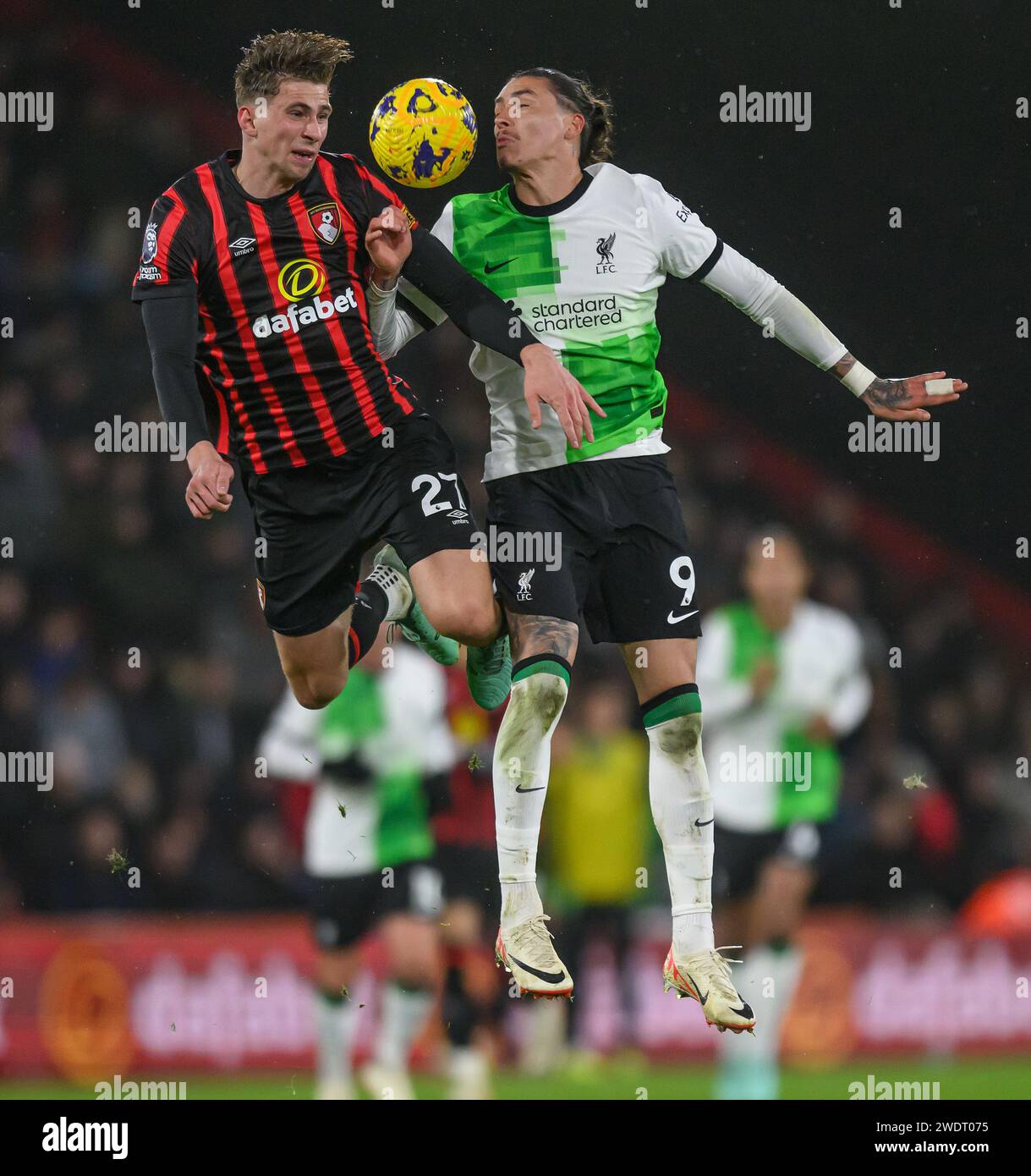 London, Großbritannien. Januar 2024 - AFC Bournemouth gegen Liverpool - Premier League - Vitality Stadium. Liverpool Darwin Nunez spielt gegen Illia Zabarnyi. Bildnachweis: Mark Pain / Alamy Live News Stockfoto