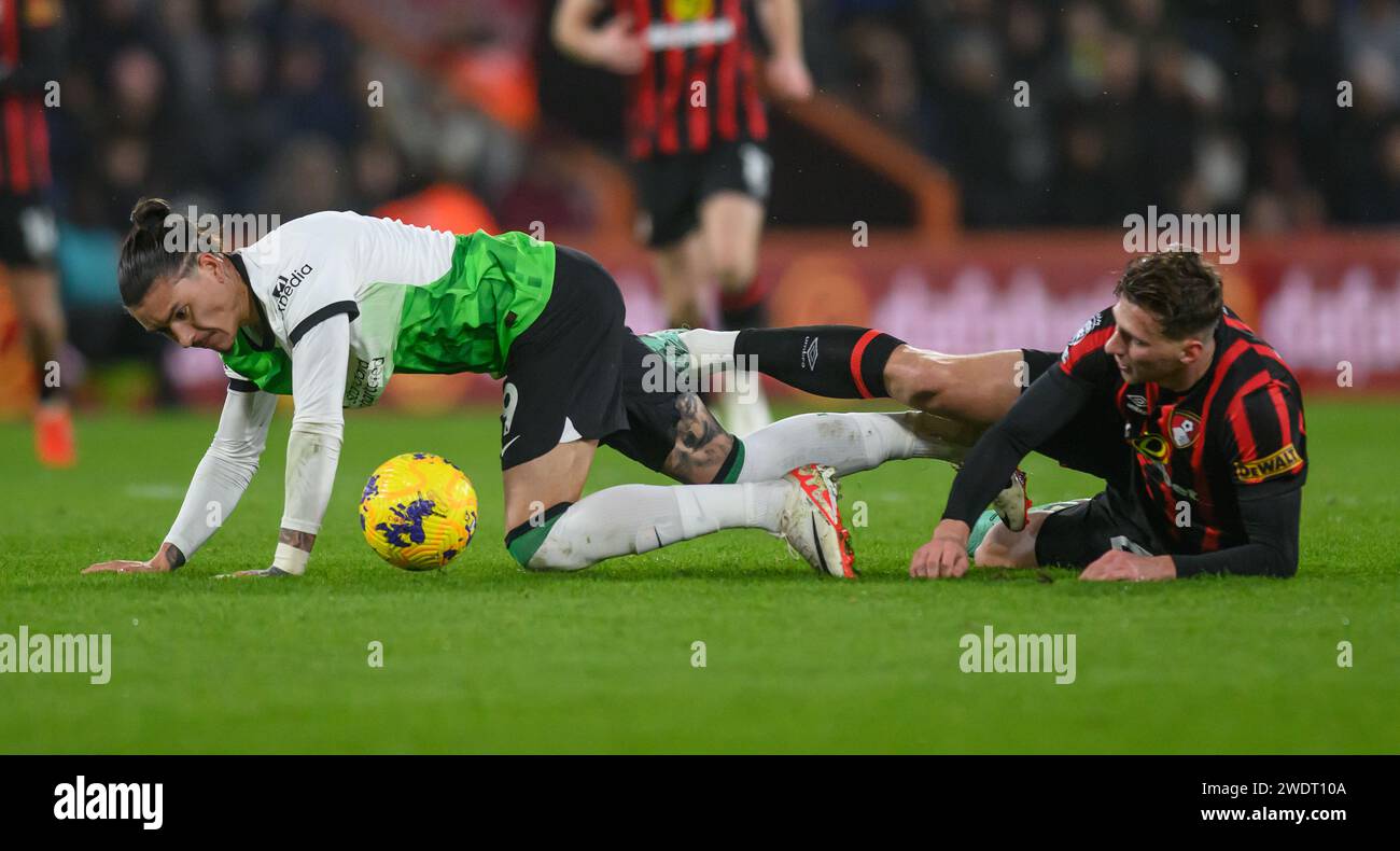 London, Großbritannien. Januar 2024. 21. Januar 2024 - AFC Bournemouth gegen Liverpool - Premier League - Vitality Stadium. Liverpool Darwin Nunez spielt gegen Illia Zabarnyi. Bildnachweis: Mark Pain / Alamy Live News Stockfoto