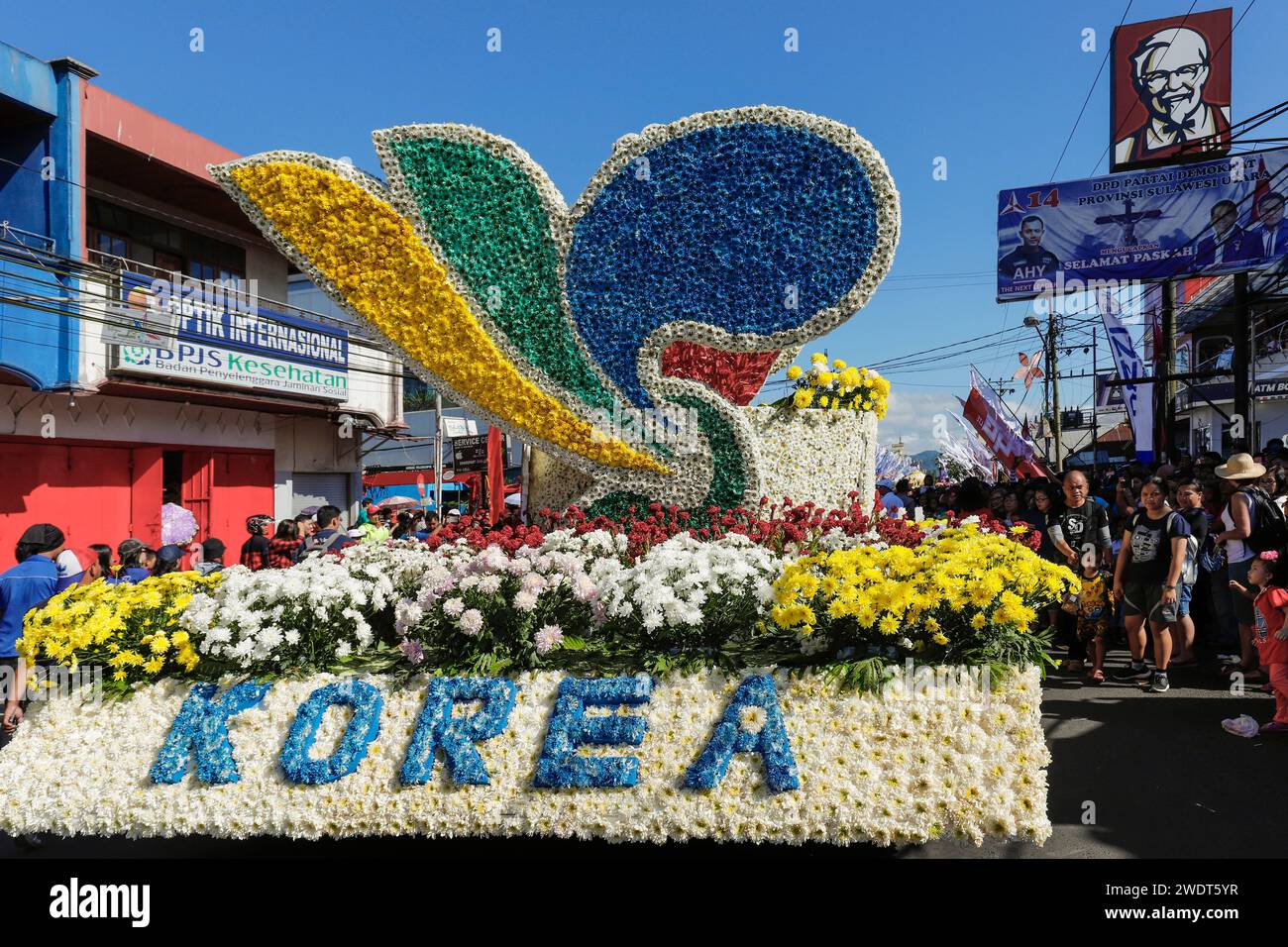 Korea schweben bei der jährlichen Parade des Tomohon International Flower Festival in Tomohon, Nord-Sulawesi Stockfoto