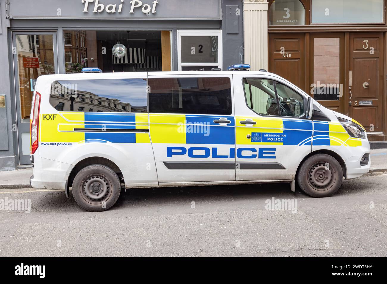 London, Großbritannien – 19. Mai 2023: Custom Ford Transit für die britische Transportpolizei. Metropolitan British Police Car, in London, England, Großbritannien Stockfoto