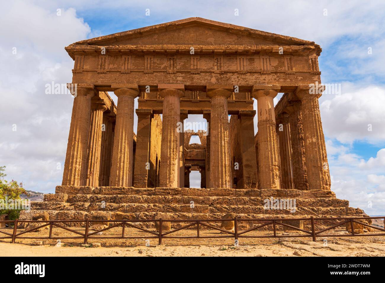 Der Tempel der Concordia, Tal der Tempel, UNESCO-Weltkulturerbe, Agrigento, Sizilien, Italien, Mittelmeer, Europa Stockfoto