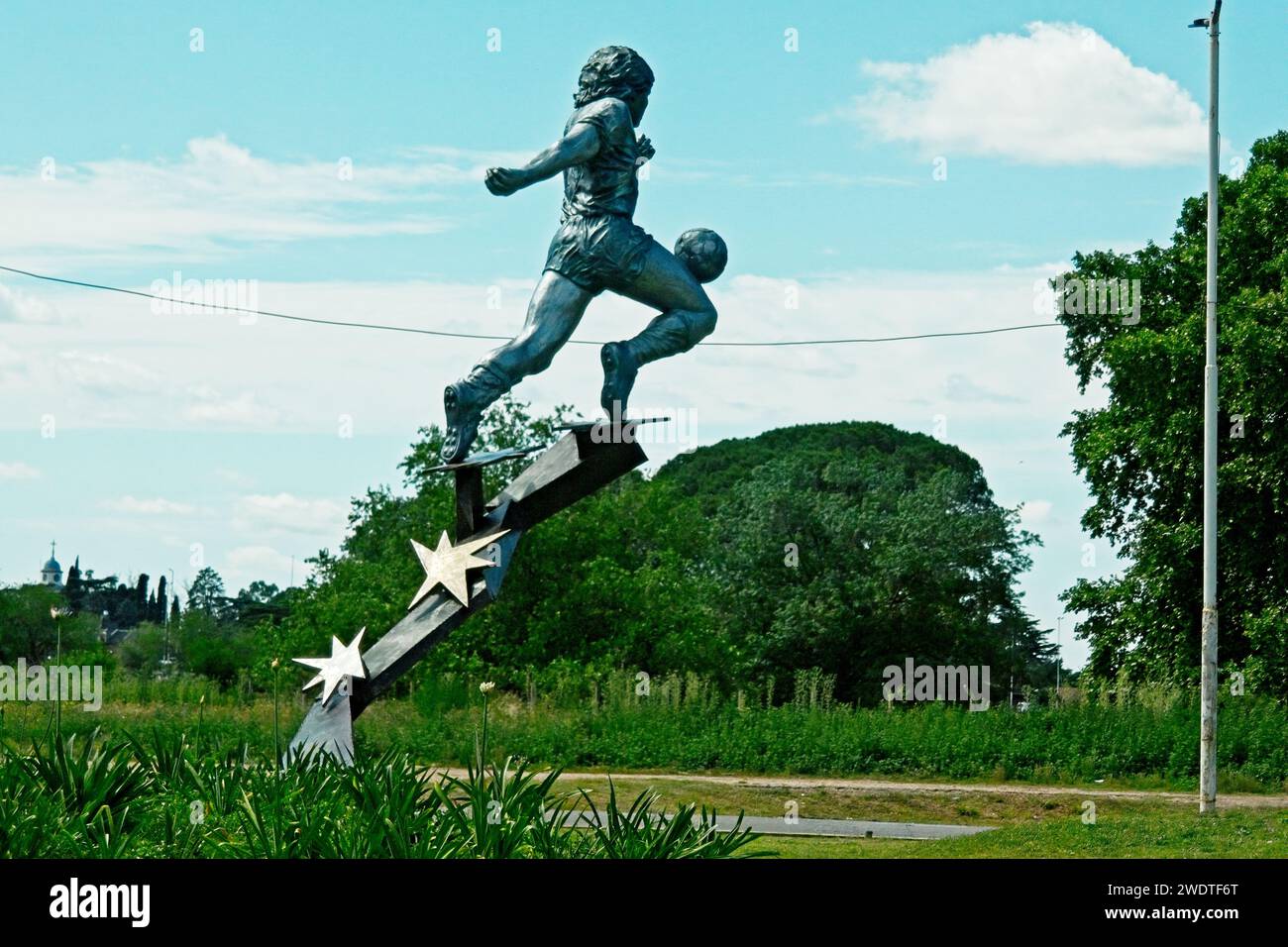 Buenos Aires, Argentinien, Eine Statue von Diego Armando Maradona vor den Toren des Hauptquartiers des argentinischen Fußballverbandes. Stockfoto