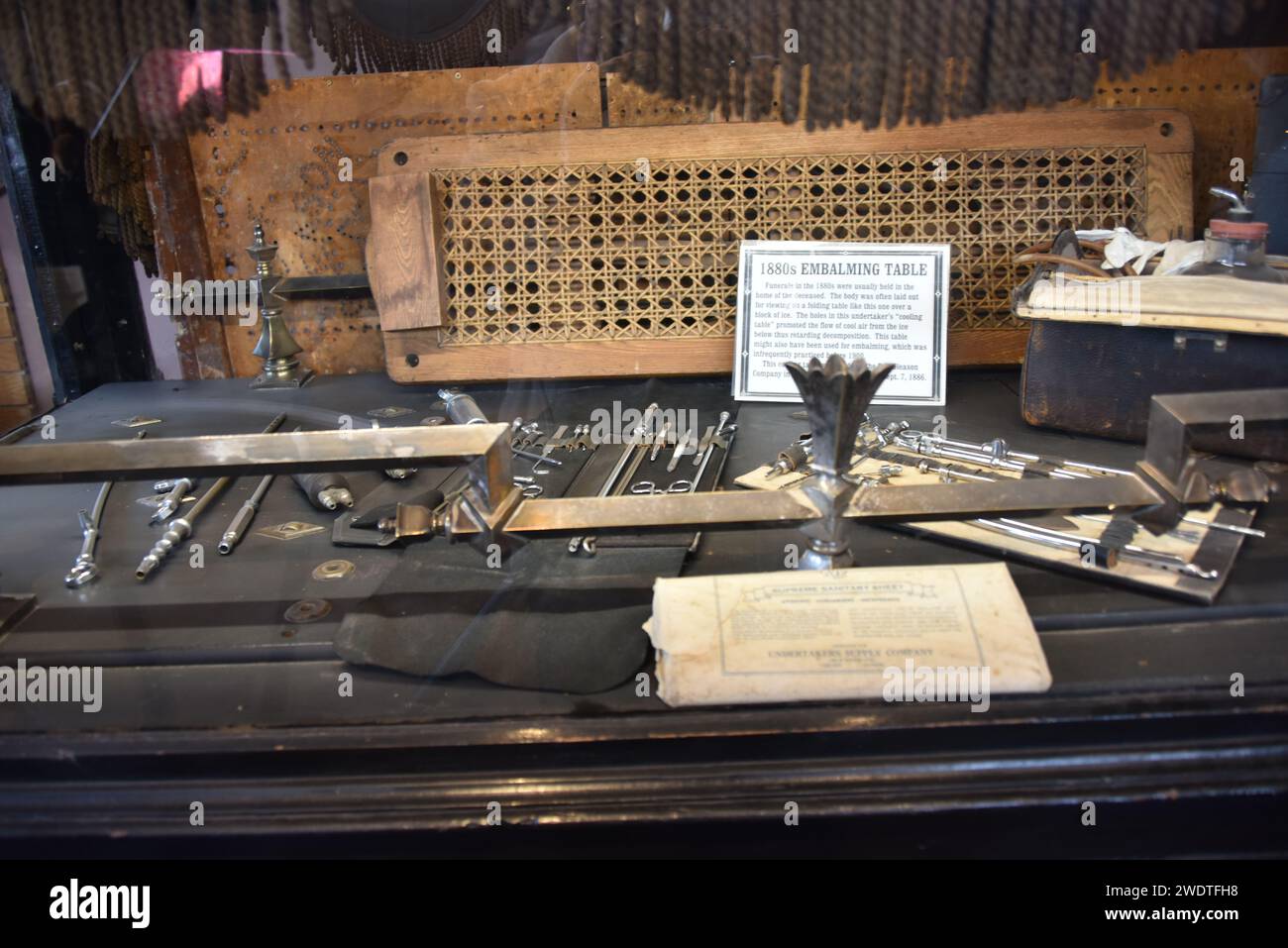 Grabstone, AZ. USA 12/30/2023. Der O.K. Corral Historic Complex bietet Besuchern jeden Alters eine Nachstellung der O.K. Corral Schießerei Stockfoto