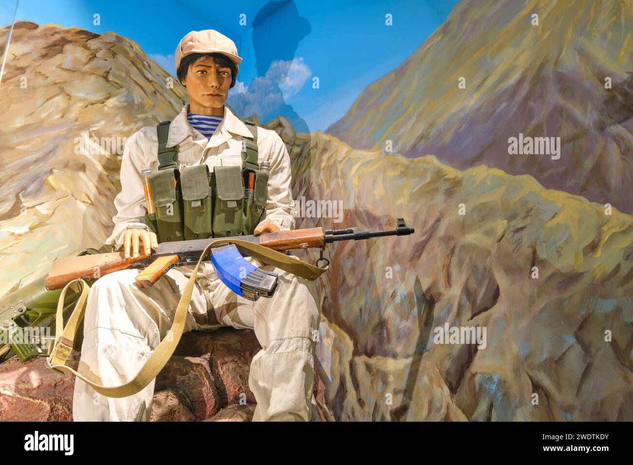 Beispiel eines typischen modernen kasachischen Soldaten in alltäglicher Uniform, Ermüdung. Im Militärhistorischen Museum des Verteidigungsministeriums von Kasachisch Stockfoto