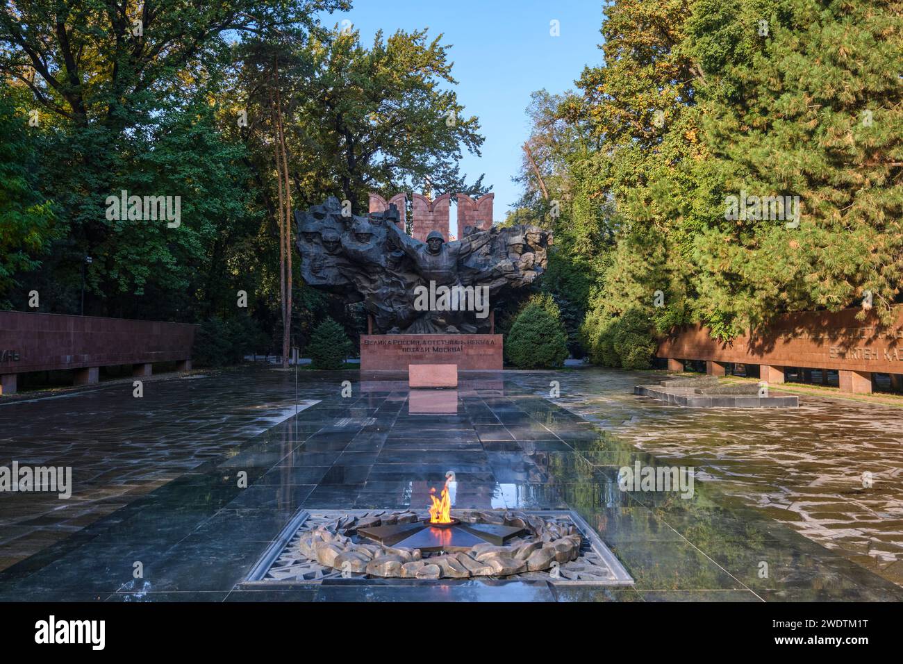 Ein Blick auf das Zentrum, den Hauptteil der Gedenkstätte, unter Verwendung des Themas der Schlacht von Moskau mit Skulptur in Form der Sowjetunion. Mit einem Stockfoto