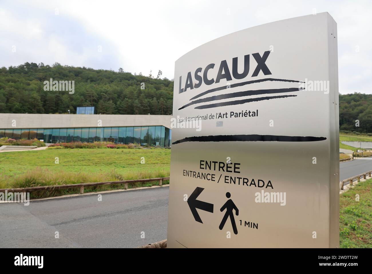 Eintritt in Lascaux 4, internationales Zentrum für Höhlenkunst, das unter anderem ein vollständiges Faksimile aller dekorierten Teile des berühmten präsentiert Stockfoto