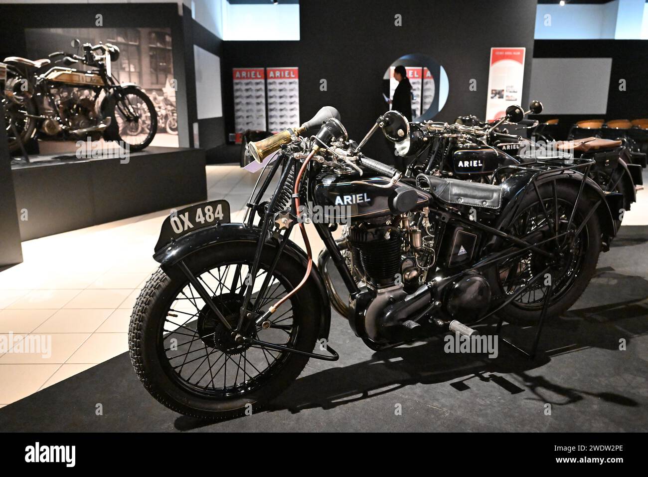 Brünn, Tschechische Republik. Januar 2024. Ausstellung historischer Motorräder der britischen Marke Ariel im Technischen Museum in Brünn, Tschechische Republik, 22. Januar 2024. Die Ausstellung läuft bis zum 31. März. Quelle: Vaclav Salek/CTK Photo/Alamy Live News Stockfoto