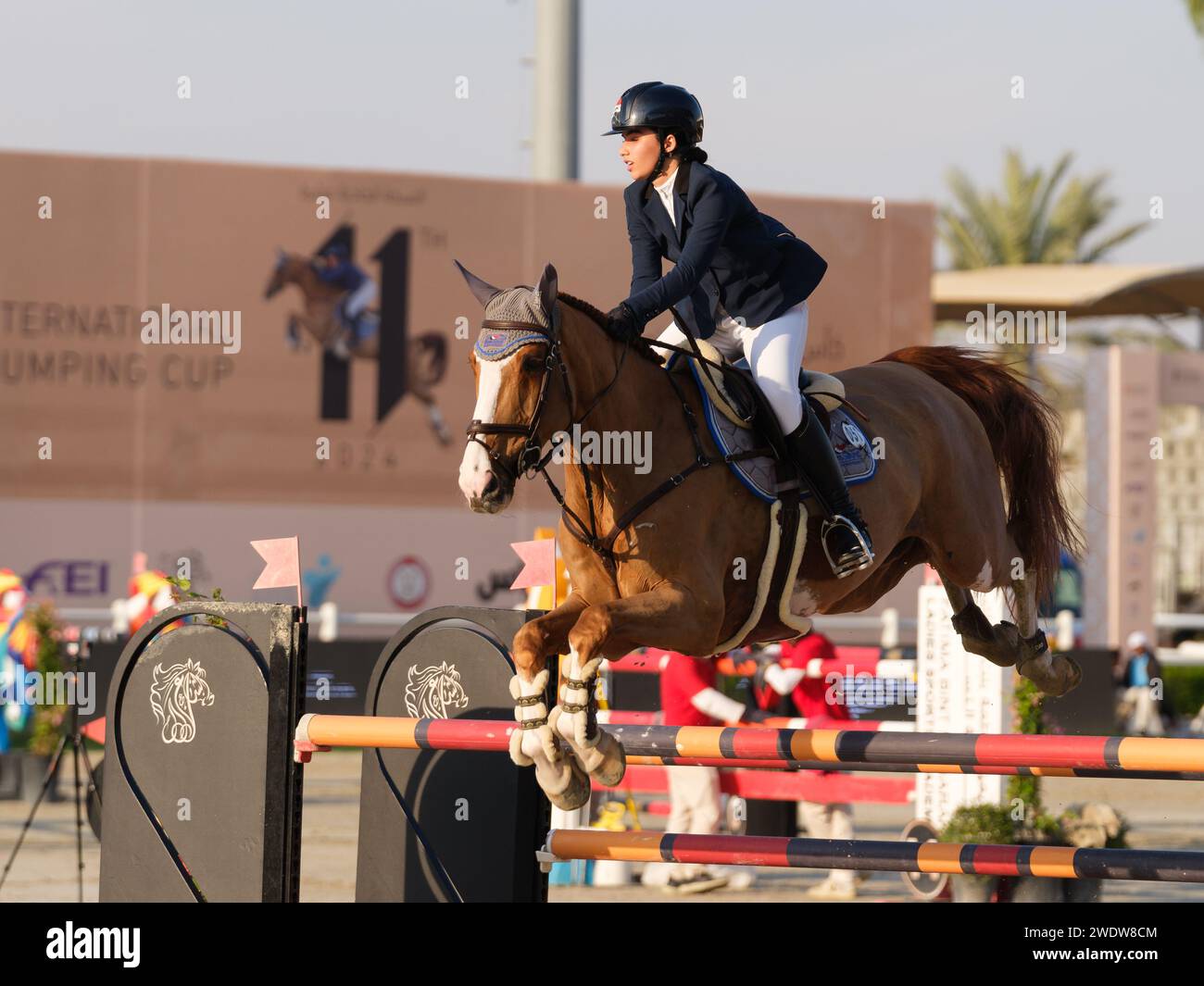 Al Maqam, Vereinigte Arabische Emirate. Januar 2024. Aya Hamcho von Syrien mit Imoogi Hero während des CSIL2* - FBMA International Show Jumping Cup Grand Prix beim 11. FBMA International Show Jumping Cup am 21. Januar 2024, Al Ain Equestrial, Gold and Shooting Club, Vereinigte Arabische Emirate (Foto: Maxime David Credit: MXIMD Pictures/Alamy Live News) Stockfoto