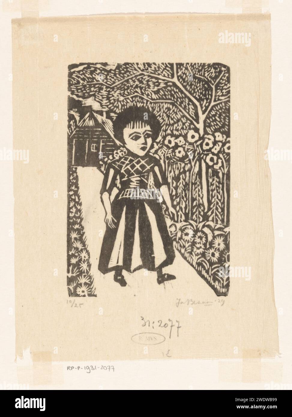 Farmersma Girl, du bist Geschenk, 1929 Print Farmer Girl in traditioneller Tracht, auf einem Weg entlang Blumen mit einem Haus im Hintergrund. Japanisches Papier (handgeschöpftes Papier). Drucktinte Volkstracht, regionale Tracht. Bauern - AA - Bäuerin, Bäuerin Stockfoto