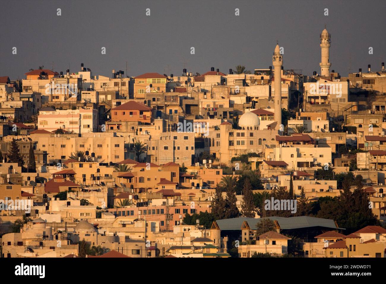 Baqa al-Gharbiyye (Baka al-Gharbiyye arabisch: باقة الغربية, lit. West Baqa) ist eine überwiegend arabische Stadt in der Dreiecksregion Israels nahe Th Stockfoto