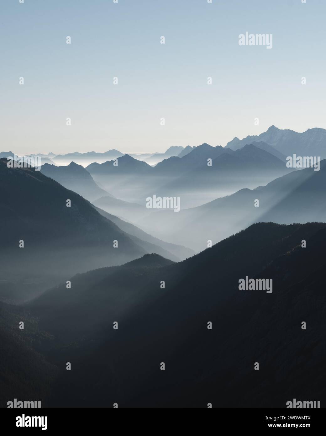 Morning Light Display im Tannheimer Tal, Österreich Stockfoto