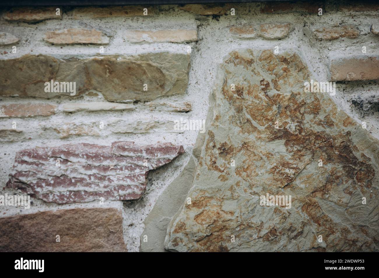 Mauerwerk der Mauer eines alten Gebäudes. Hochwertige Fotos Stockfoto