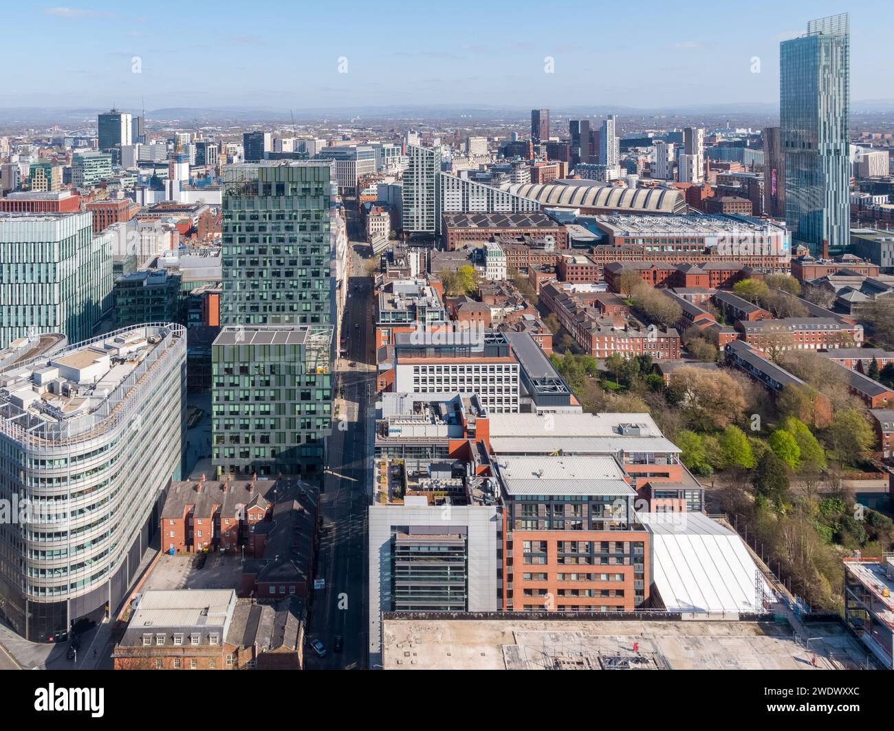 Luftaufnahme von 3 Hardman Square, One Spinningfields mit Blick auf St. John's mit Great Northern Warehouse & Beetham Tower, Stadtzentrum von Manchester Stockfoto